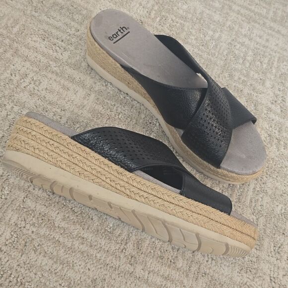 Earth | Modern Marigold Platform Sandals - Picture 3 of 8